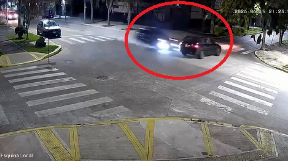 Bernal: tres heridos y un conductor demorado tras un choque en una transitada esquina