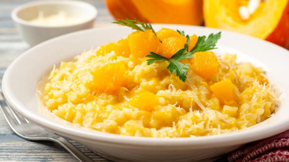 Receta para hacer risotto de calabaza en simples pasos y con ingredientes m�nimos. 