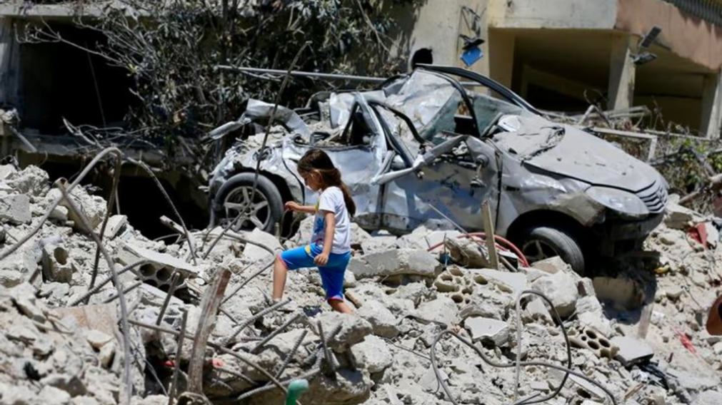 Los ataques a�reos y de artiller�a alcanzaron la ciudad de Nabatieh al Fawqa, en las afueras orientales de Kfar Tebnit (Xinhua).