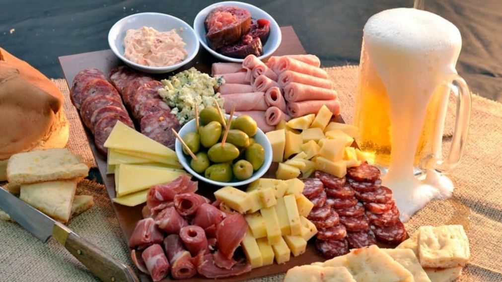 En CABA, armar una picada para cuatro personas cuesta, aproximadamente, $50.000.