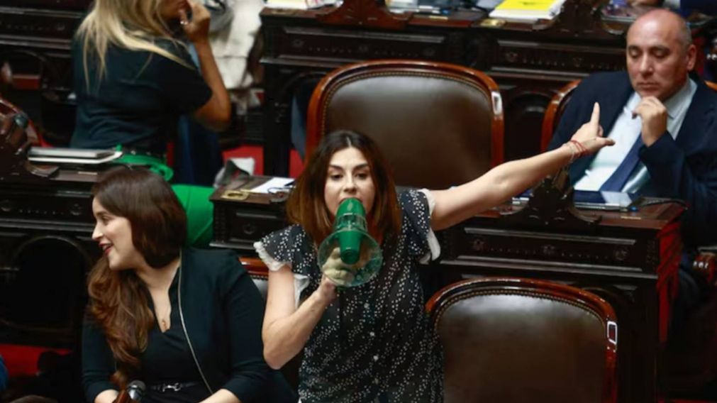 Marcela Pagano present� un pedido de juicio pol�tico contra Javier Milei y Manuel Adorni.