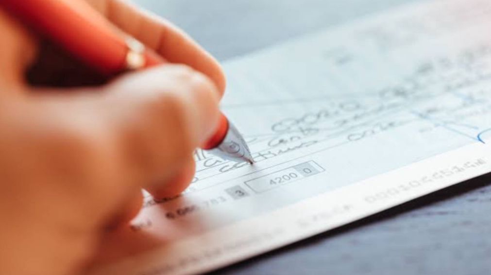 El Gobierno nacional dispuso exenciones al Impuesto al Cheque para los sectores fintech y cripto.