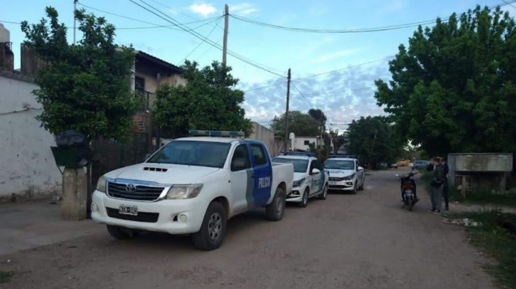Los policías asistieron al escenario del suceso.