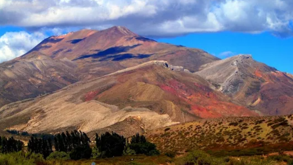 El r�o Grande serpentea entre imponentes acantilados, dando la bienvenida a los viajeros en esta joya escondida del sur mendocino.