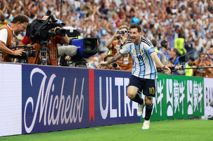 Argentina ganó, se ilusiona con el primer puesto y Messi hizo historia otra vez