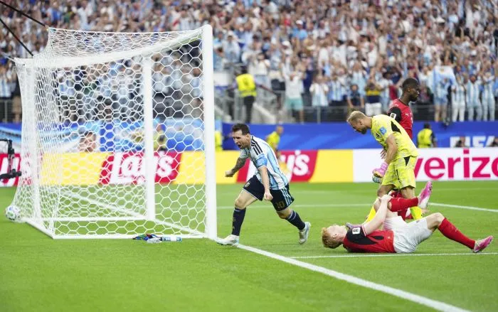 Argentina ganó, se ilusiona con el primer puesto y Messi hizo historia otra vez
