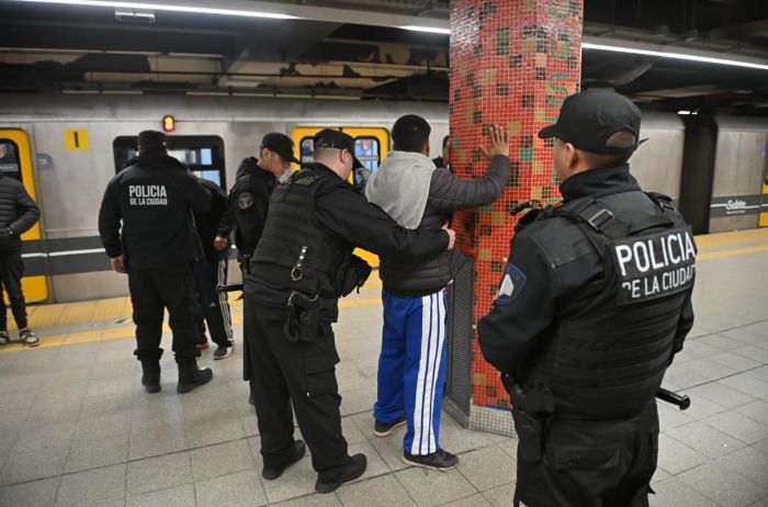 Megaoperativo policial en la Ciudad de Buenos Aires: ms de 1.100 efectivos blindaron los centros de trasbordo y las autopistas 