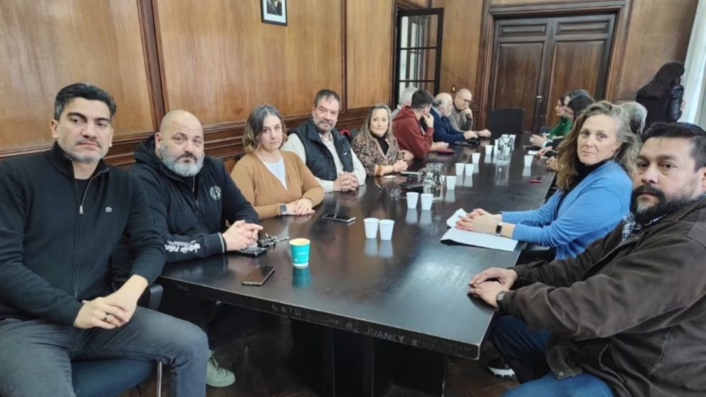 ATE rechazó la propuesta del Gobierno en el inicio de las negociaciones de las paritarias estatales.