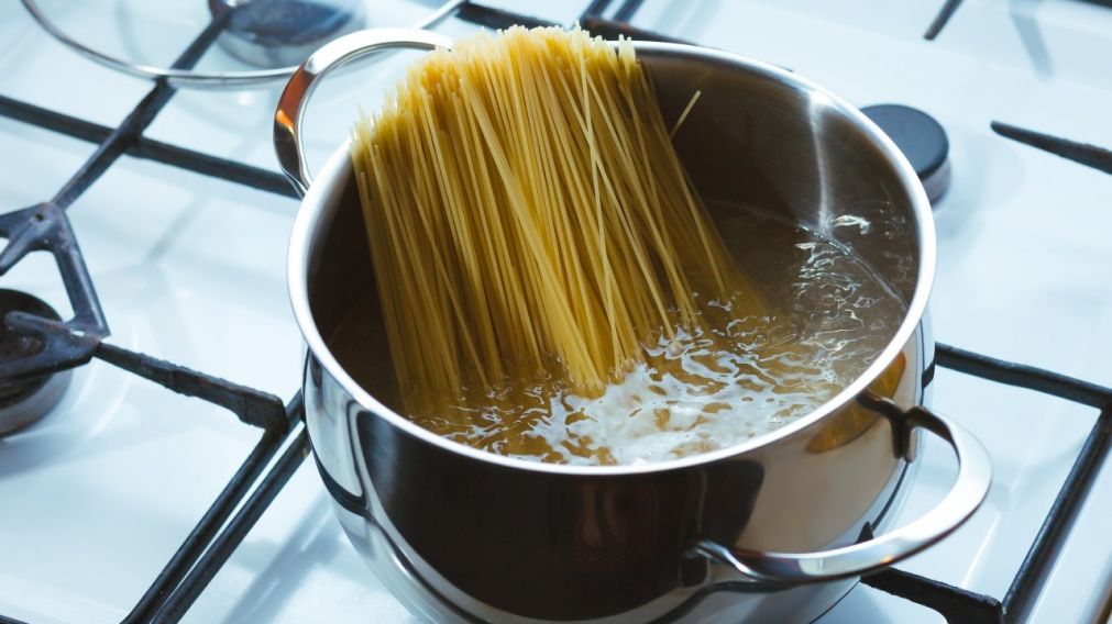 No le pongas más aceite a los fideos!