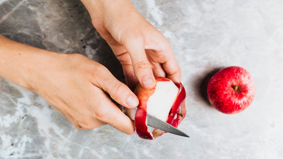 No peles de más: el valioso aporte que perdés al sacar la piel de frutas y verduras.