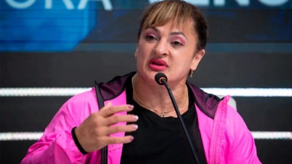 Alejandra Locomotora Oliveras continúa internada en el Hospital José María Cullén, de Santa Fe, donde pelea por su vida.