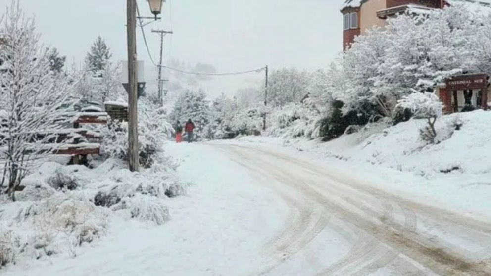 El listado de localidades con bajas temperaturas, además de Bariloche y Maquinchao, incluyó a Esquel con -9,6°C y La Quiaca, en la provincia de Jujuy, que registró -6,7°C.