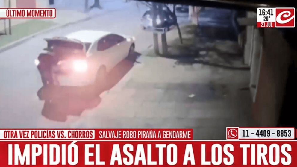 El violento episodio quedó registrado por una cámara de seguridad.