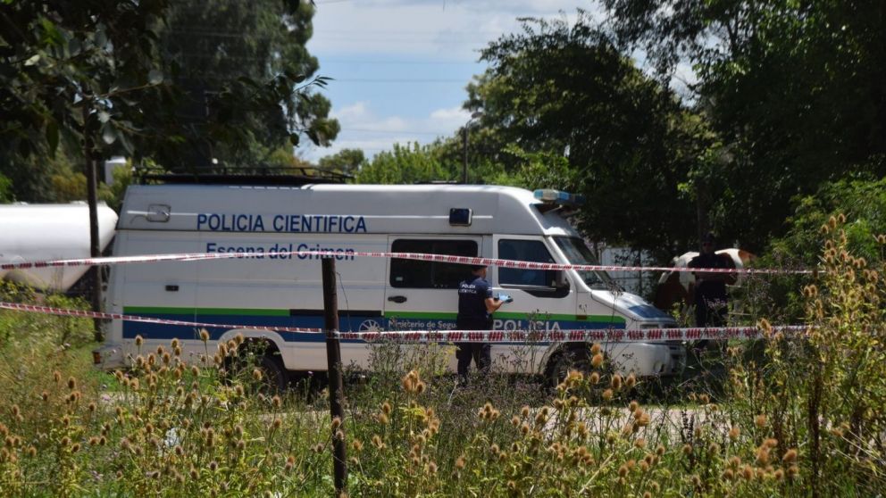 Un nene de 2 años fue hallado muerto en un campo de La Plata.