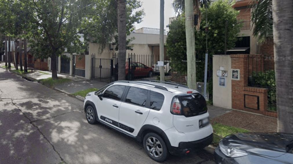 La esquina de Morón donde motochorros asaltaron y balearon a un comerciante (Google Street View).