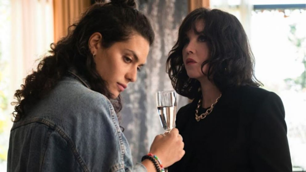 Esta nueva serie de Netflix tiene apenas 6 capítulos y se posiciona actualmente como uno de los thrillers más vistos por su inquietante trama familiar.