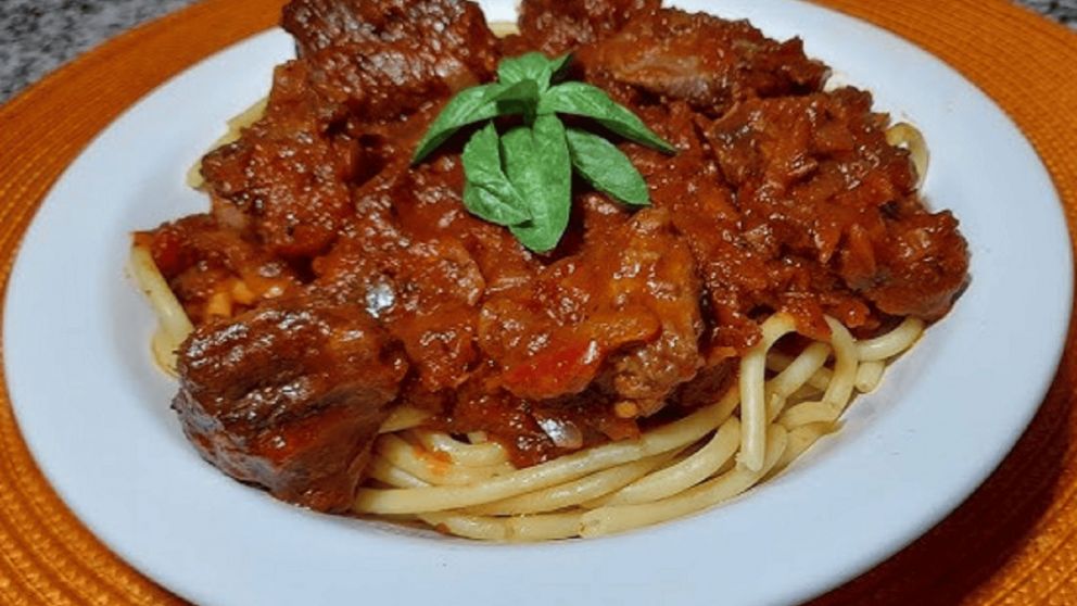 Ideal para estofados y cazuelas: este corte económico se transforma en pura manteca con una buena cocción lenta.