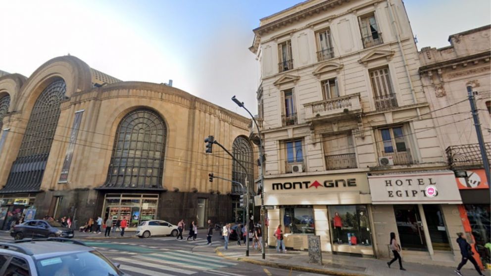 Departamentos accesibles en Abasto: opciones desde $320.000 en una zona comercial, dinámica y bien conectada con transporte público (Imagen: Google Street View).