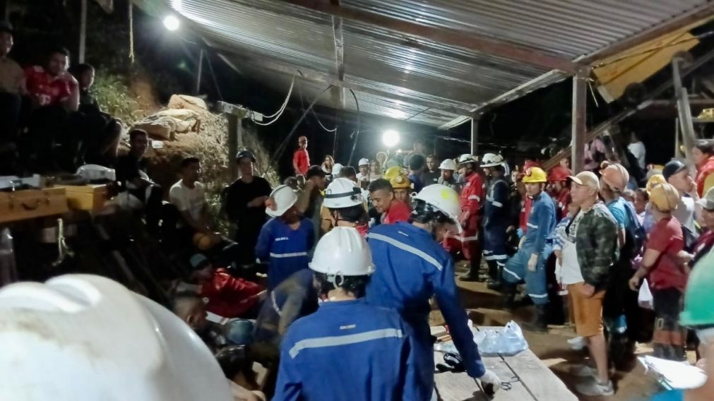 Exitoso rescate de los trabajadores en la mina de oro colombiana (X).