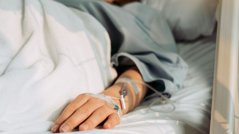 La mujer sufrió un paro cardíaco en su casa y estuvo clínicamente muerta durante 40 minutos, pero lo sorprendente fue lo que contó sobre lo que vio.