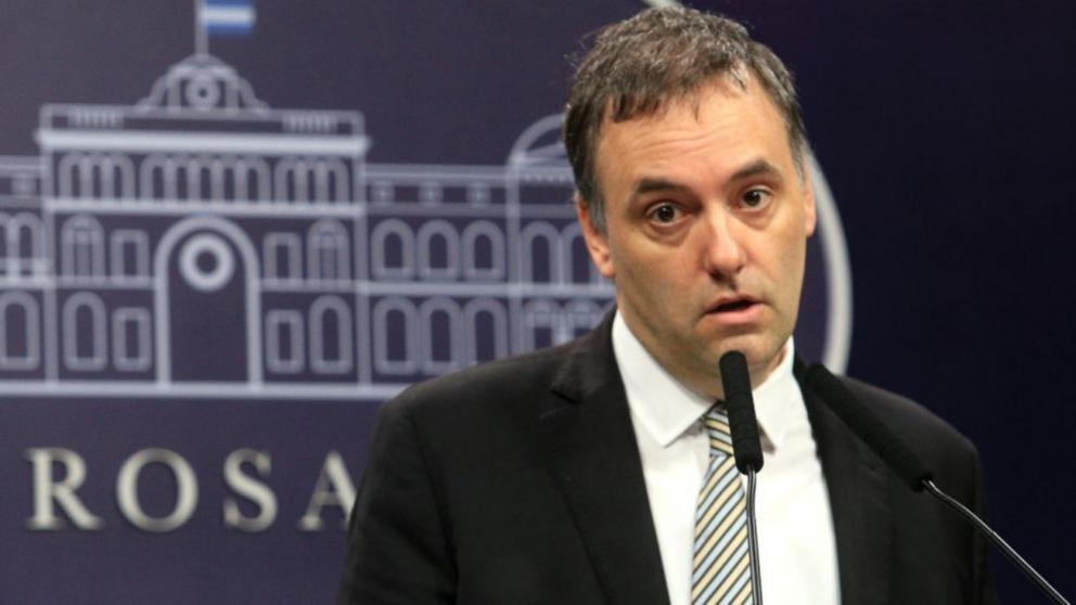 Manuel Adorni confirmó que el Gobierno apelará al fallo de la Justicia que suspende el cierre del organismo por decreto..