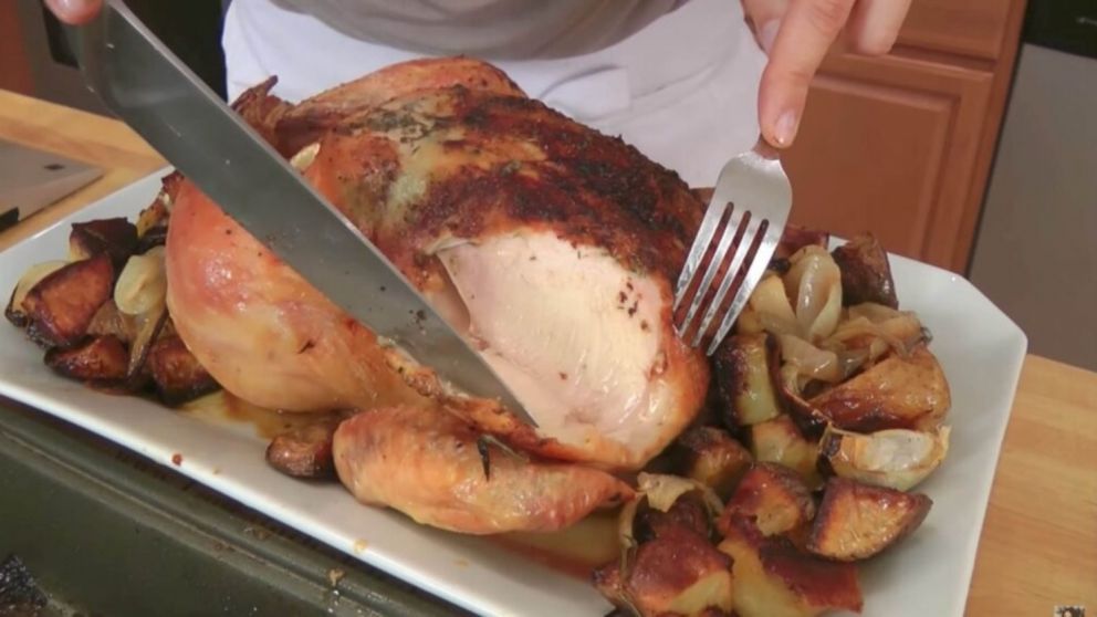 El tono rosado del pollo genera dudas.