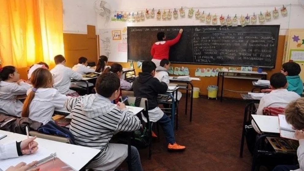 Miles de alumnos de todo el país se preparan para comenzar las vacaciones de invierno, pero no todos las empezarán el mismo día.