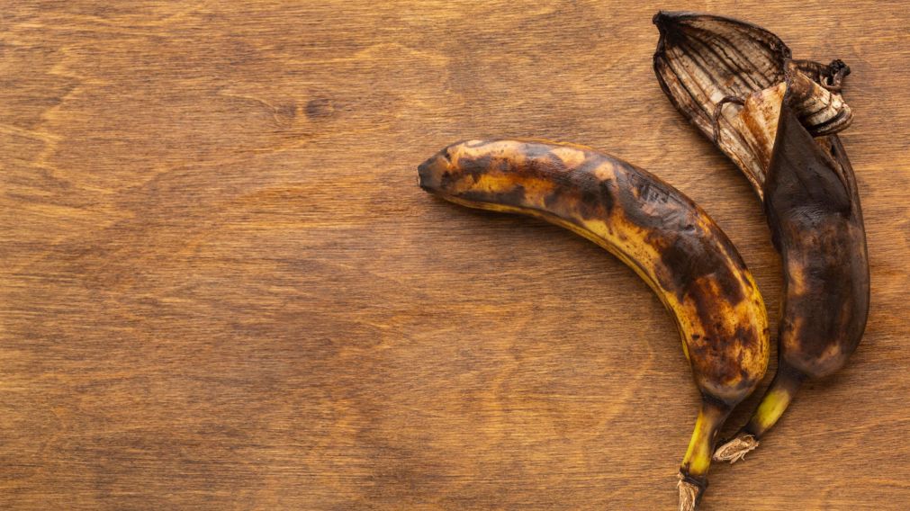¿Se puede comer una banana con la cáscara negra? Algunas están perfectas por dentro… otras no tanto