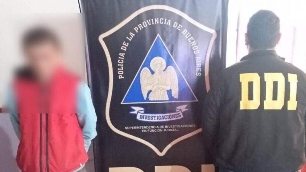 Este es el individuo que resultó aprehendido por los investigadores policiales.