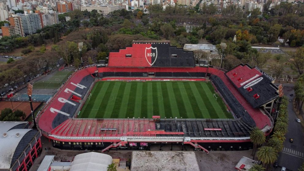 Leonardo Ferragut fue atacado a golpes por una patota en las cercan�as al estadio de Newell's, en Rosario.