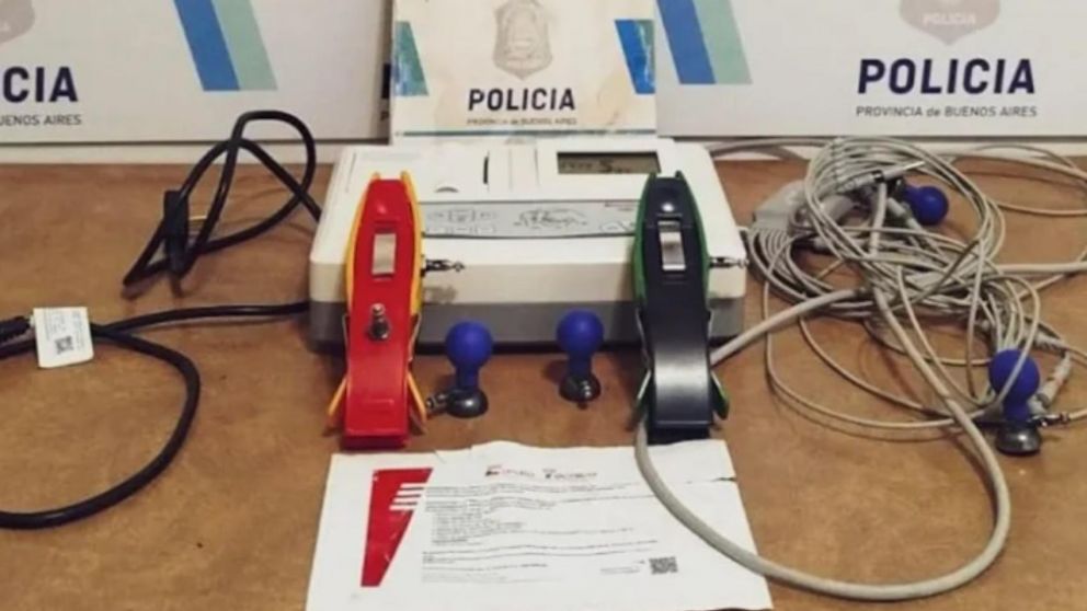 Este es el electrocardiógrafo que había sido sustraído del interior de un vehículo. Crédito: Infobrisas.