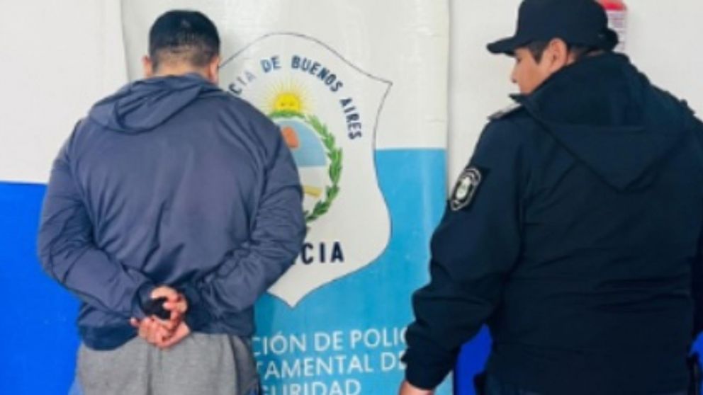 Este es el sujeto que fue aprehendido en el operativo.