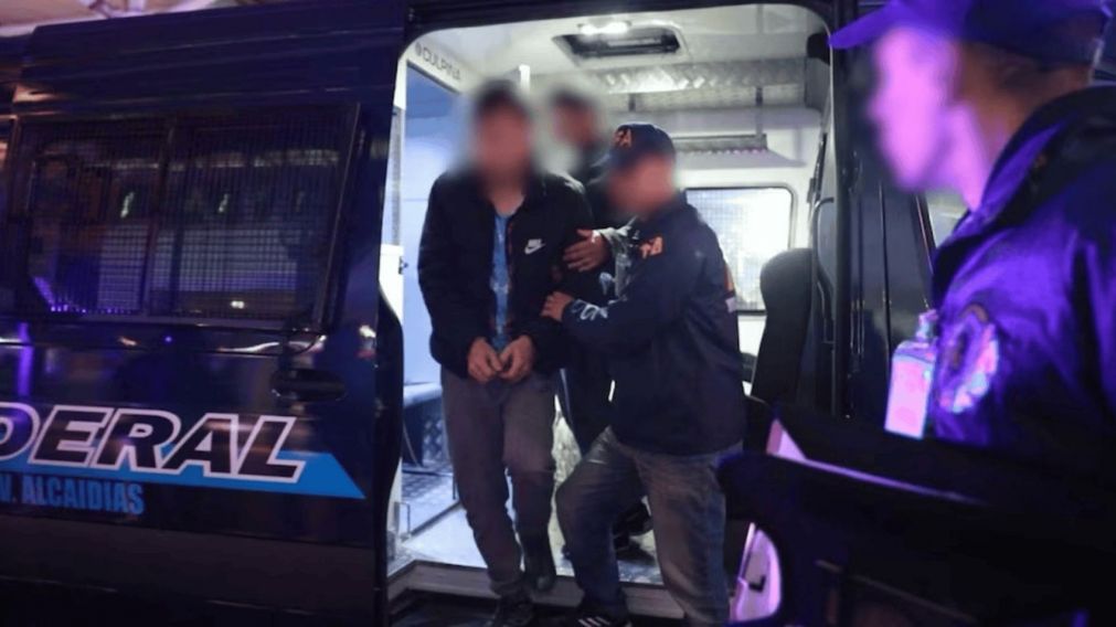 Tres narcos mexicanos fueron extraditados luego de ser condenados por intentar exportar casi dos toneladas de cocaína (Imagen Agencia Noticias Argentinas/Policía Federal).