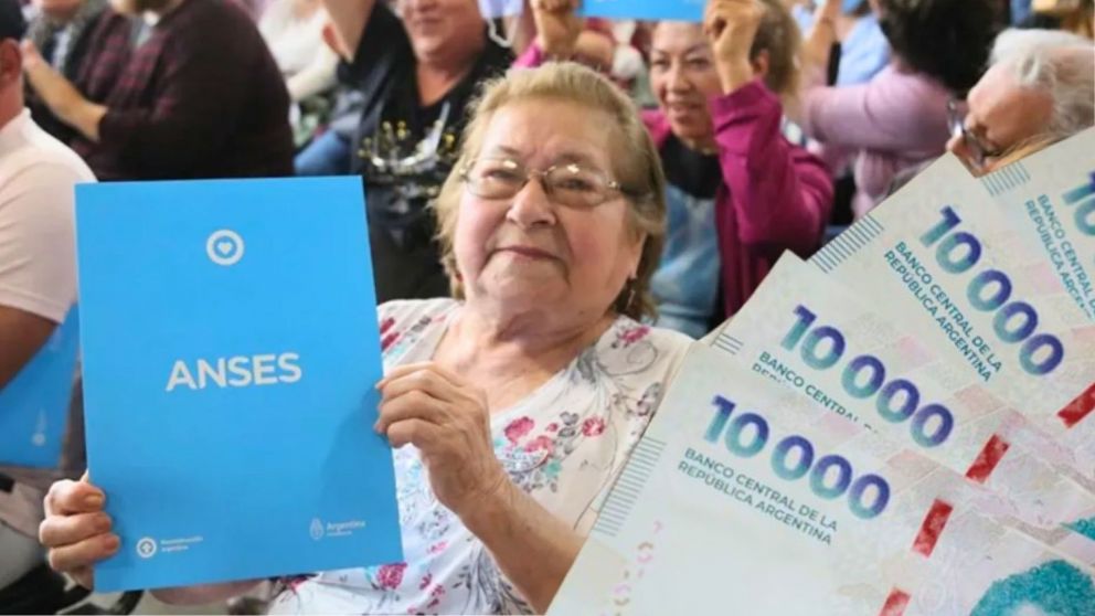 La nueva fórmula previsional fue aprobada en el Senado y elevaría la mínima y el bono de ANSES, aunque Javier Milei ya anticipó que podría vetarla (Imagen ilustrativa).