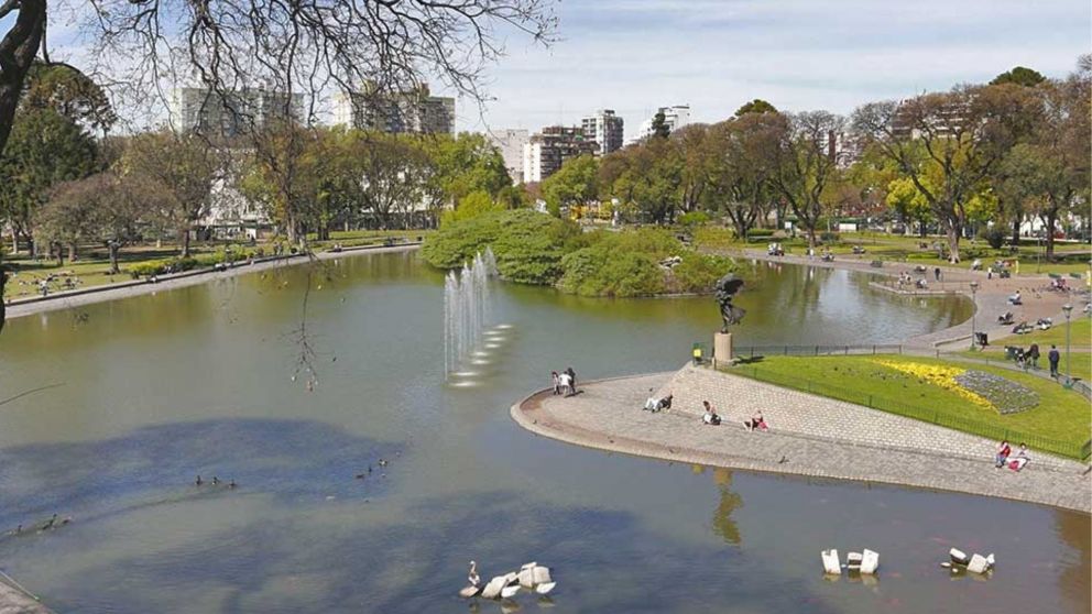 Oportunidades para alquilar cerca de Parque Centenario, con precios accesibles y buena conectividad en la ciudad (Imagen: Turismo Buenos Aires).