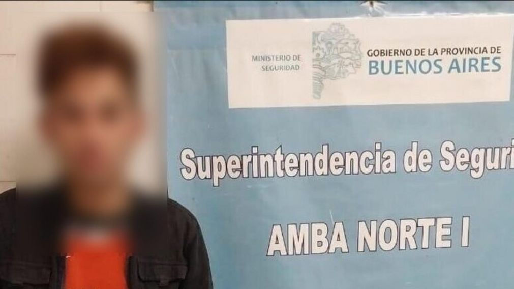 Este es uno de los sujetos que resultó aprehendido en el procedimiento.