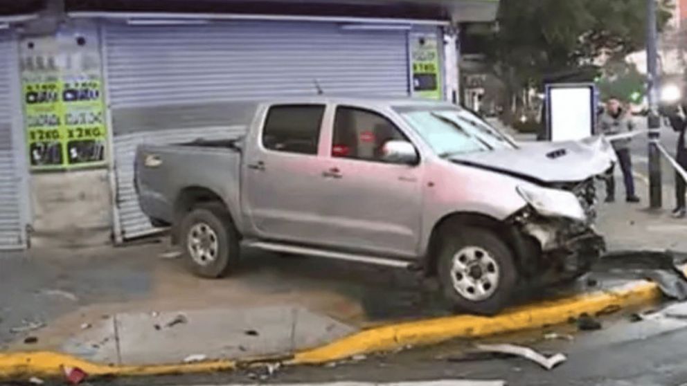 La camioneta involucrada en el choque en Flores.