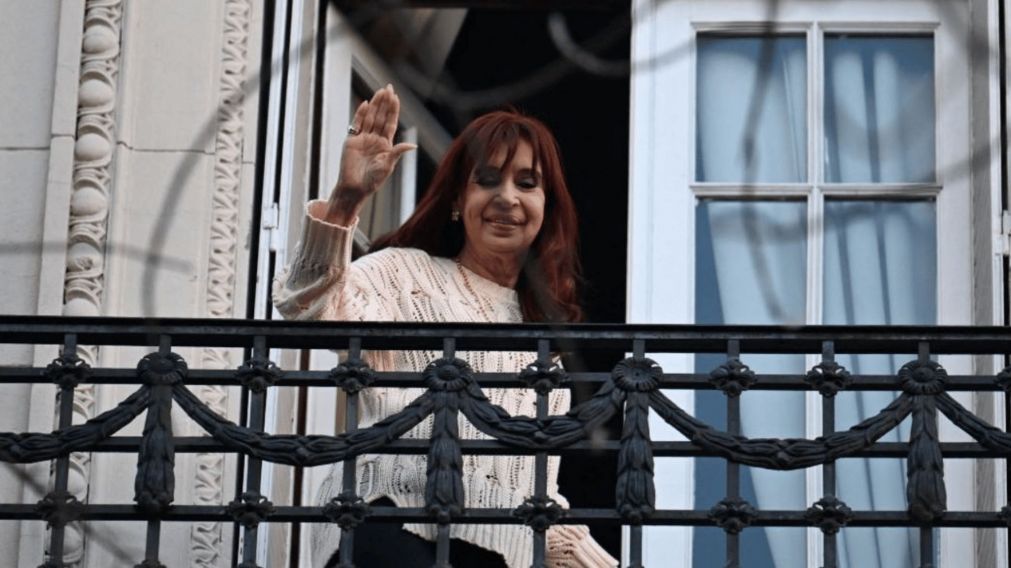 Cristina Kirchner cumple el arresto domiciliario en su departamento de Constitución.