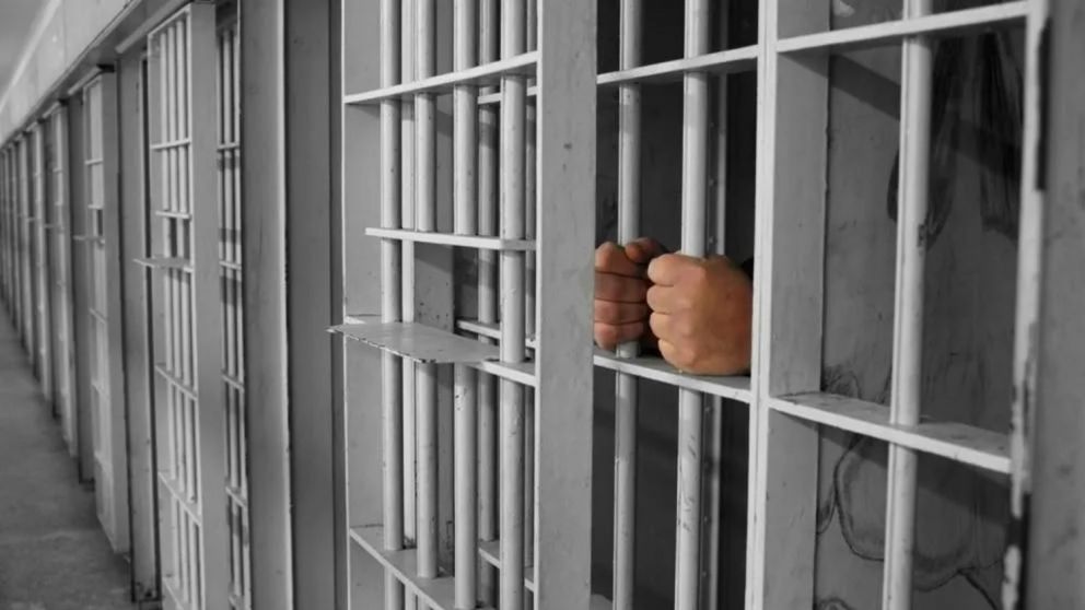 El hecho ocurrió en la Comisaría N°5 de Aguaray, donde se comprobó que el recluso no estaba en la celda donde cumplía su condena.
