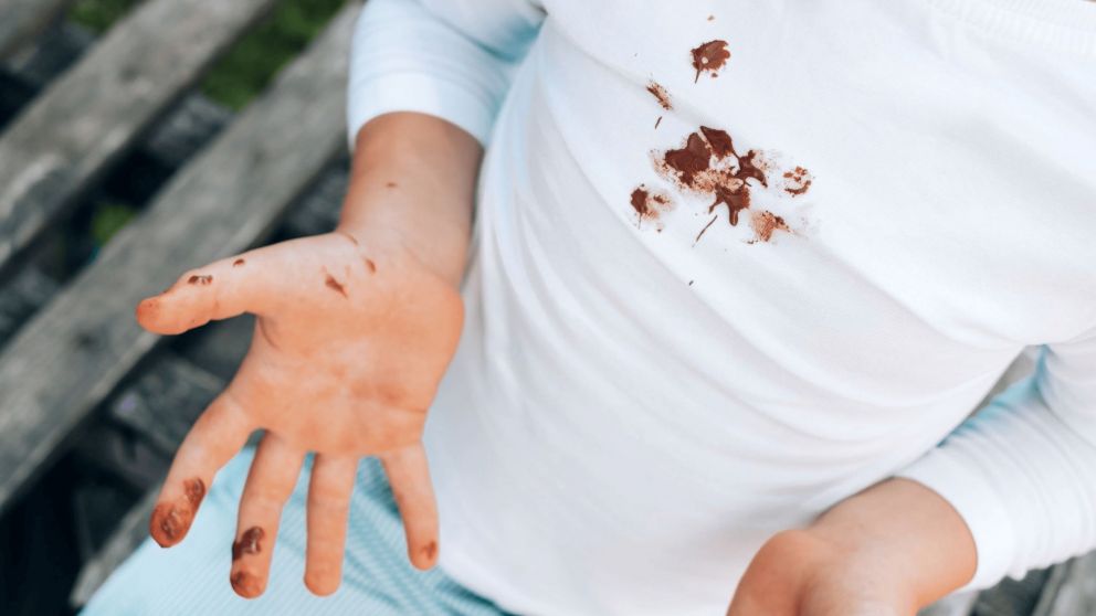 El secreto de las abuelas para eliminar manchas sin detergentes ni jabón.
