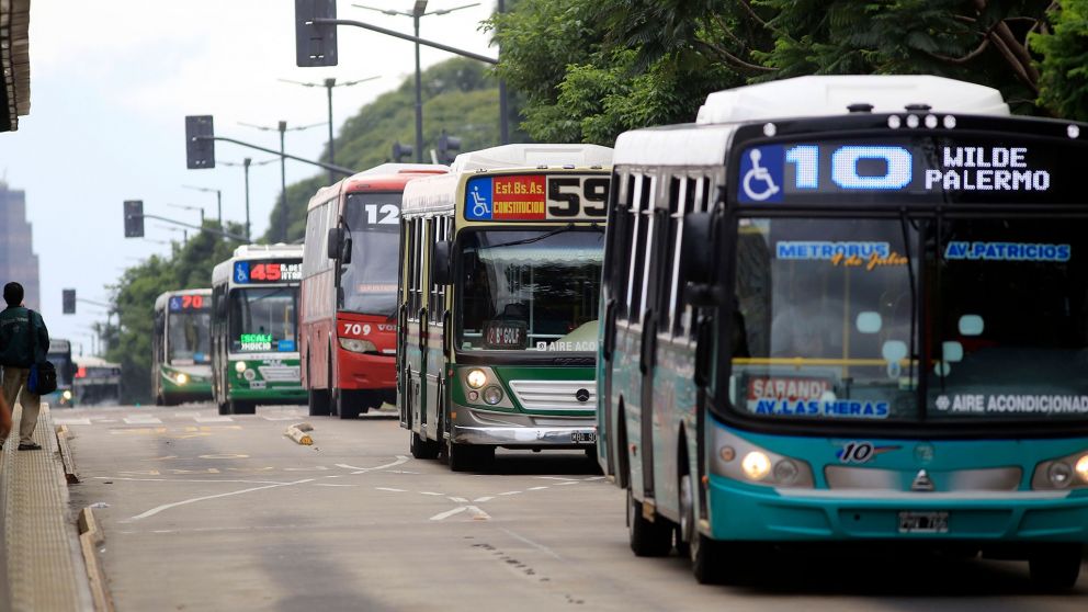 No es el 59: el colectivo que recorre los principales hospitales de Buenos Aires y une varios barrios clave de la zona
