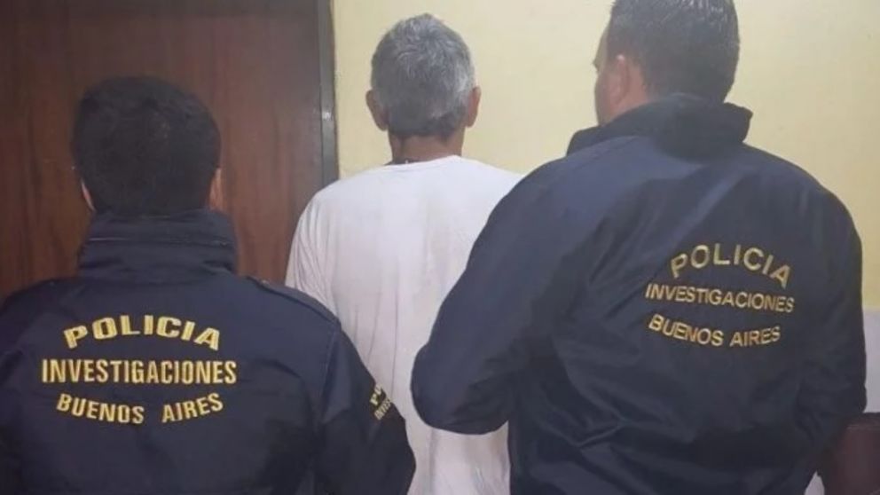 Este es el sujeto que fue aprehendido por los investigadores policiales.