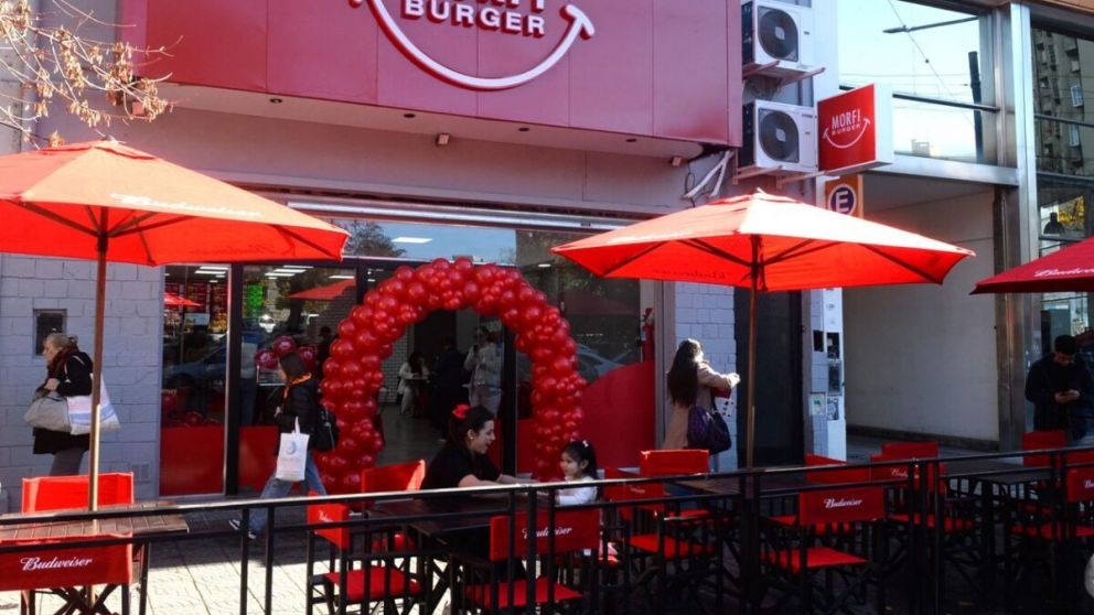 Morfi Burger y Club Crónica: combos calientes, beneficios jugosos