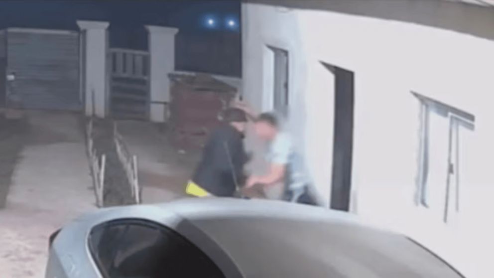 Así el dueño del robo intentó evitar el robo en su casa.