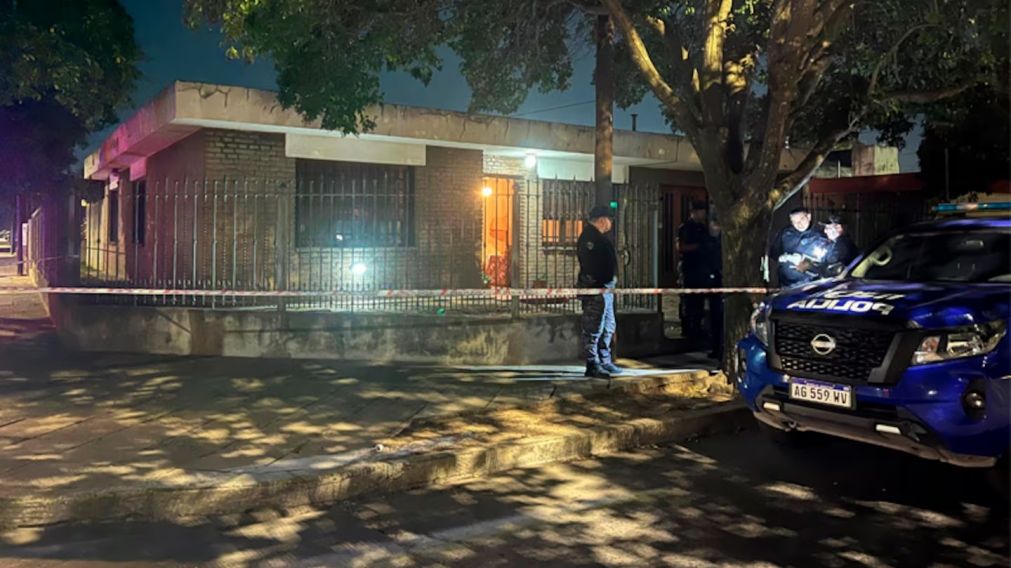 Los dos hermanos fueron hallados inconscientes dentro de la vivienda, en la cocina el horno estaba encendido.