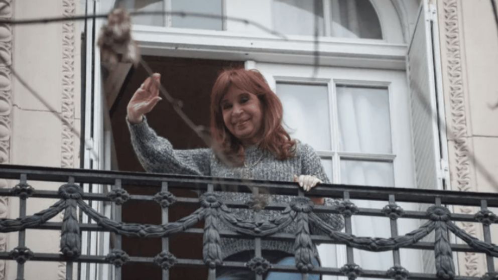 Cristina Kirchner hablará este 9 de julio desde su casa en Constitución.
