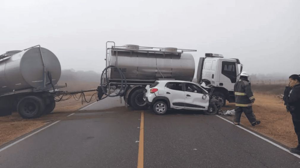 Los peritos trabajando en el lugar del accidente.