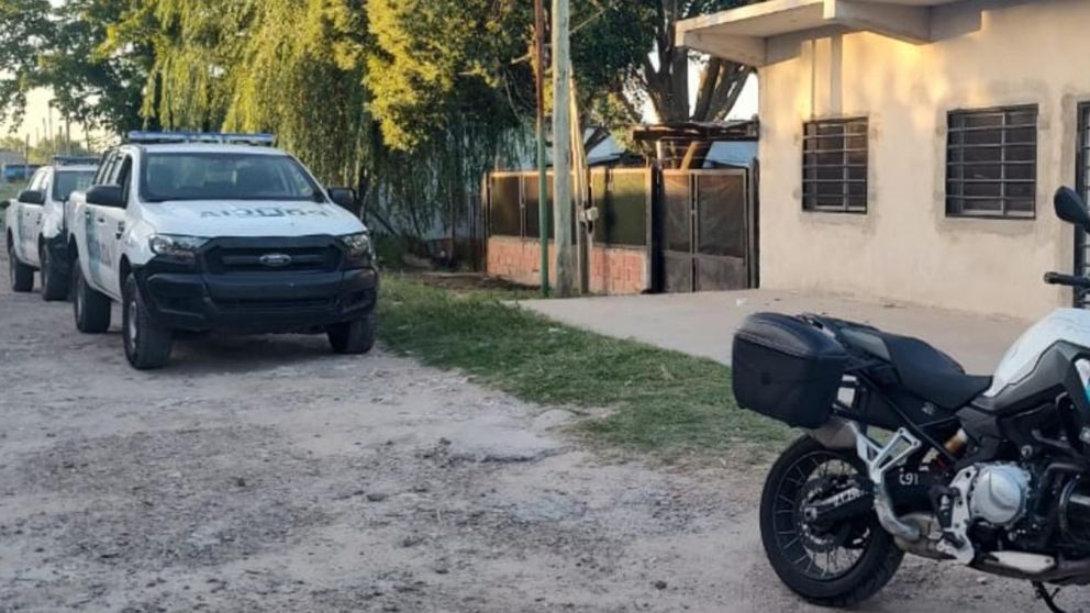 Las autoridades policiales se apersonaron en el escenario del crimen.