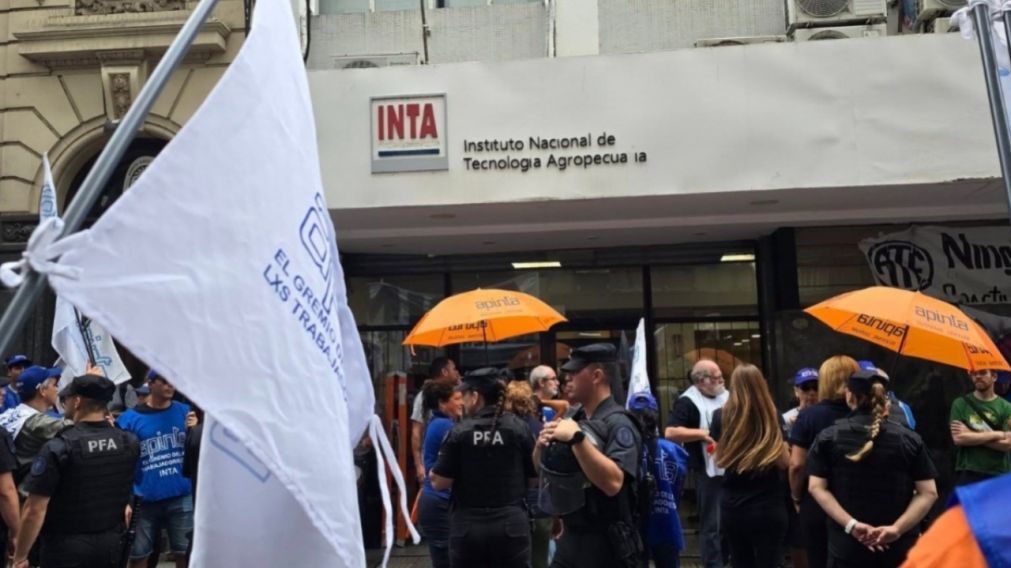 Trabajadores del INTA marcharon esta mañana.