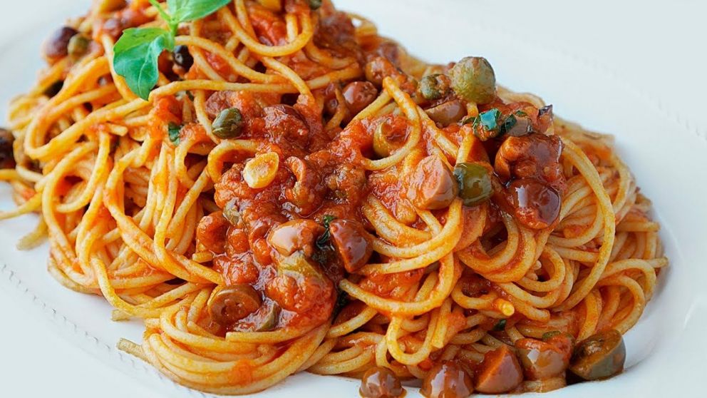 Descubr� c�mo preparar unos deliciosos espaguetis a la puttanesca.